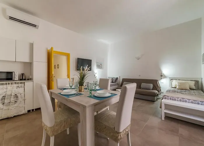 Guesthost - San Lorenzo Modern Flat * Rome