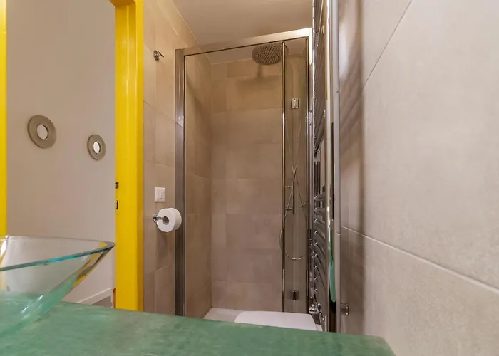 Guesthost - San Lorenzo Modern Flat