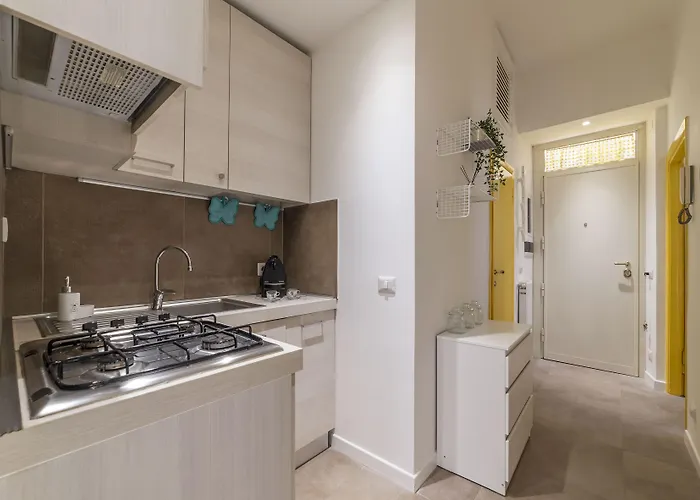 Guesthost - San Lorenzo Modern Flat * Rome