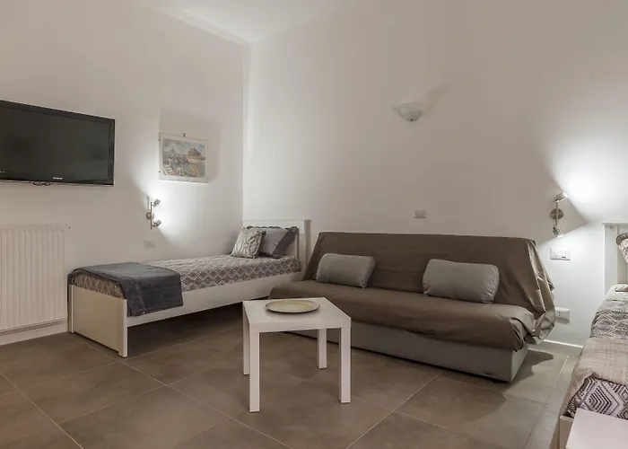 Guesthost - San Lorenzo Modern Flat * Rome