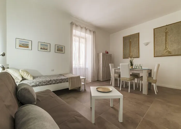 Guesthost - San Lorenzo Modern Flat * Rome
