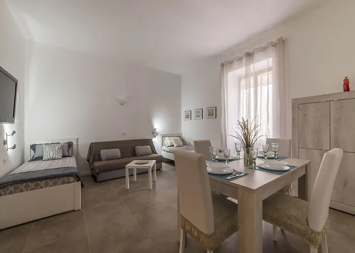 Guesthost - San Lorenzo Modern Flat *